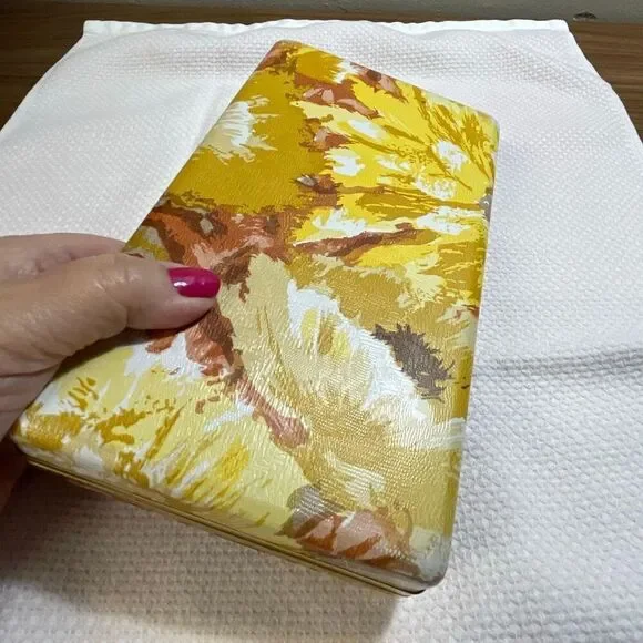 Vintage Floral  Travel jewelry box. Gold satin lid interior with gold velvet - Picture 4 of 9